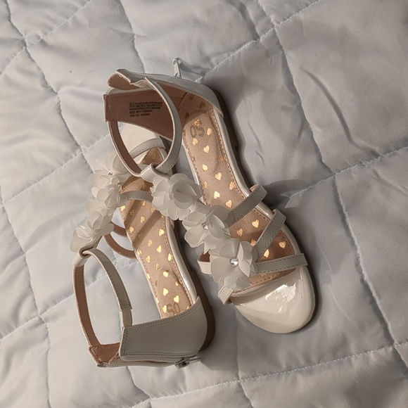 Little girls white sandals - Picture 1 of 2